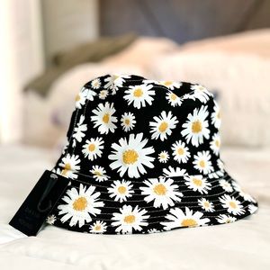 Daisy’s Bucket Hat Brand New